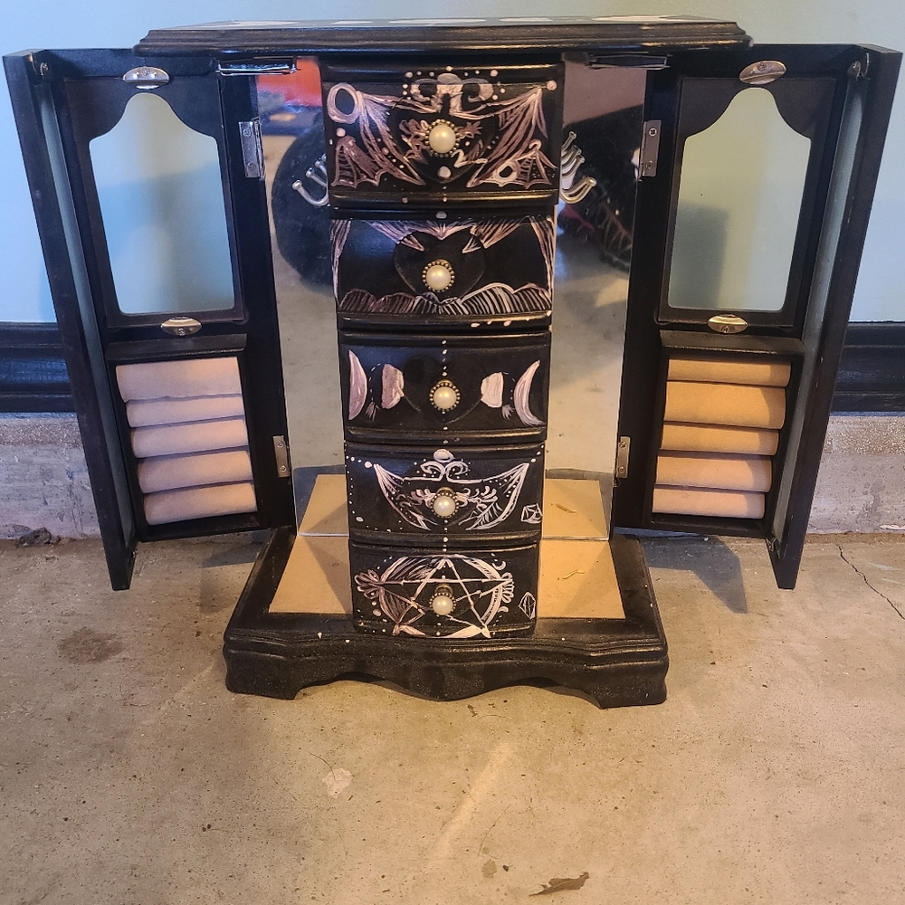 Hand painted jewelry box